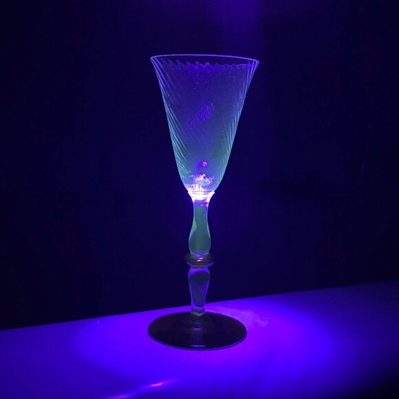 Vintage Tiffin Crystal and Amber Sherry or Small Wine Glasses Uranium Glow - Picture 13 of 13